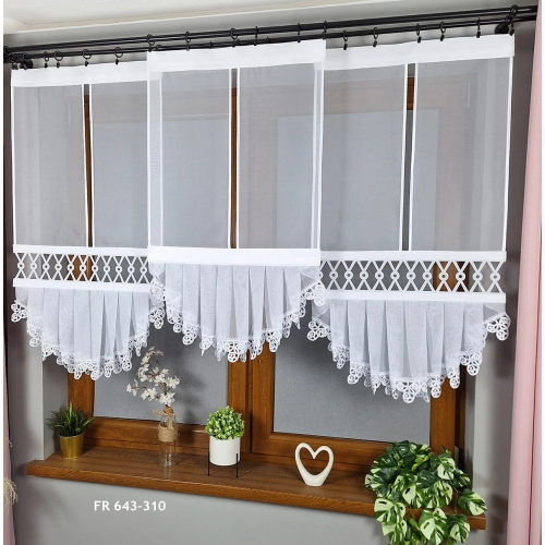Eleganckie Firany panelowe z ażurem i falbanami FR643